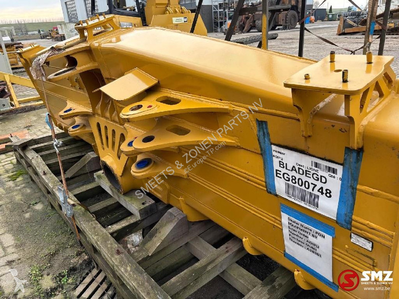Vybavenie stavebného stroja Caterpillar Blade...