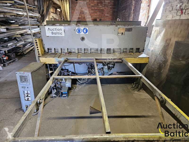 Vybavenie stavebného stroja  metal cutting machine