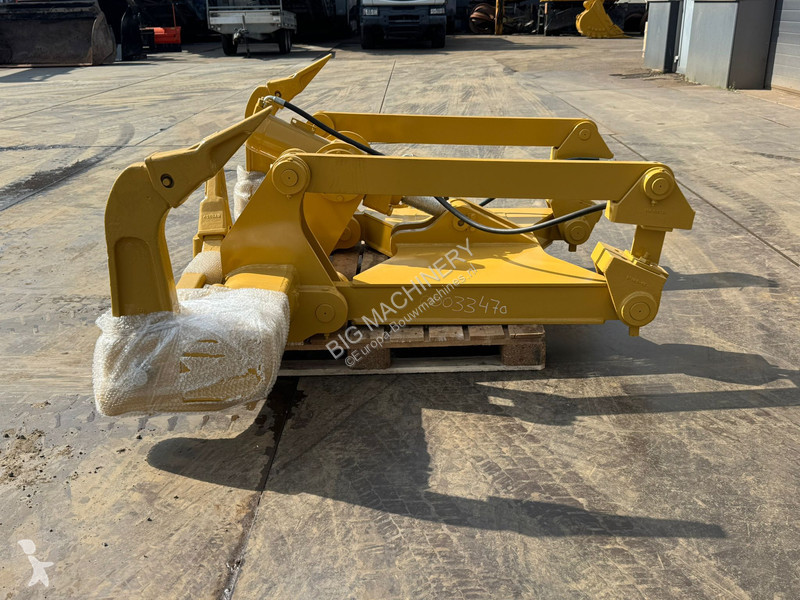 تجهيزات الأشغال العمومية Caterpillar D6N D6M...