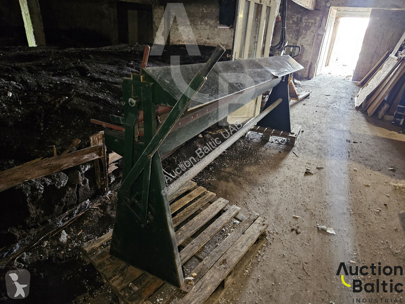 Équipements TP  metal cutting machine