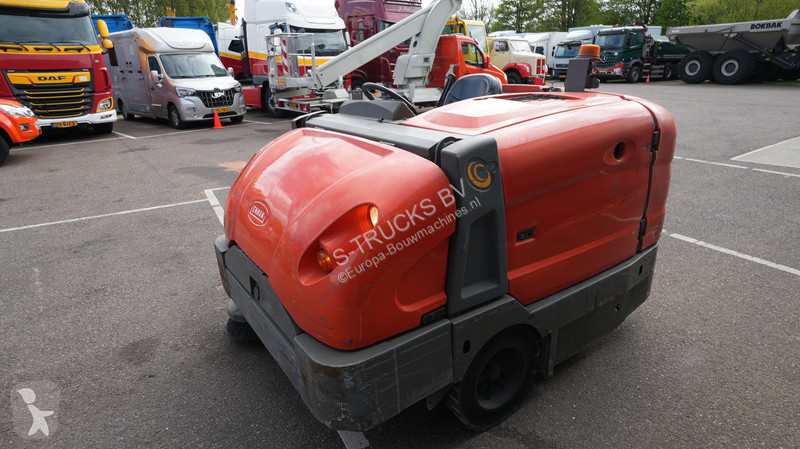 Vybavenie stavebného stroja Tennant S30 SWEEPER