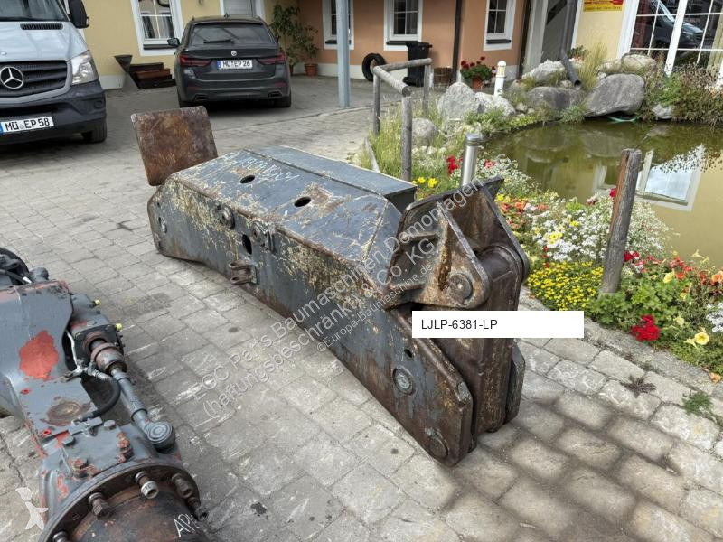 تجهيزات الأشغال العمومية Liebherr Stabilisateur...