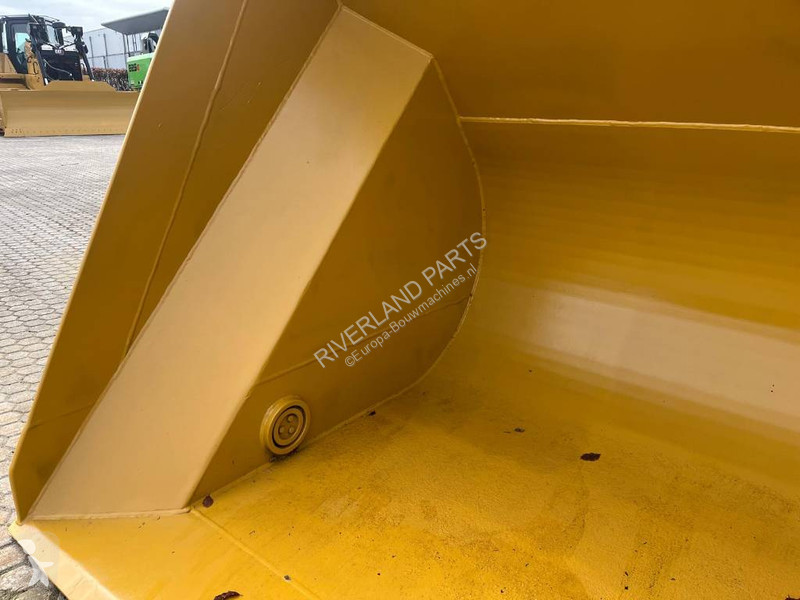 تجهيزات الأشغال العمومية Caterpillar 966 972...