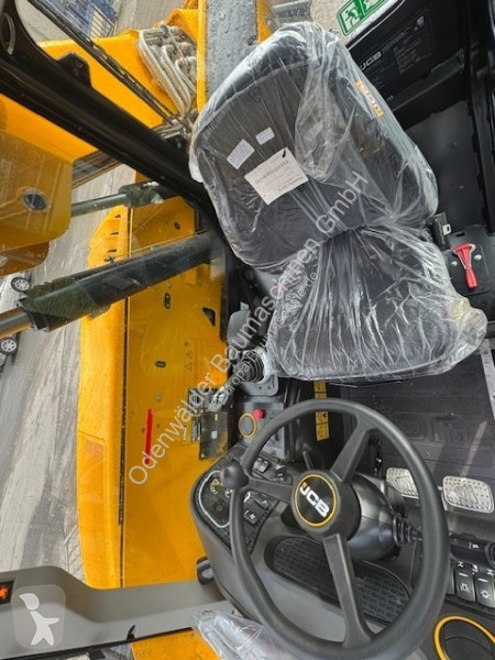 Vybavenie stavebného stroja JCB  525-60