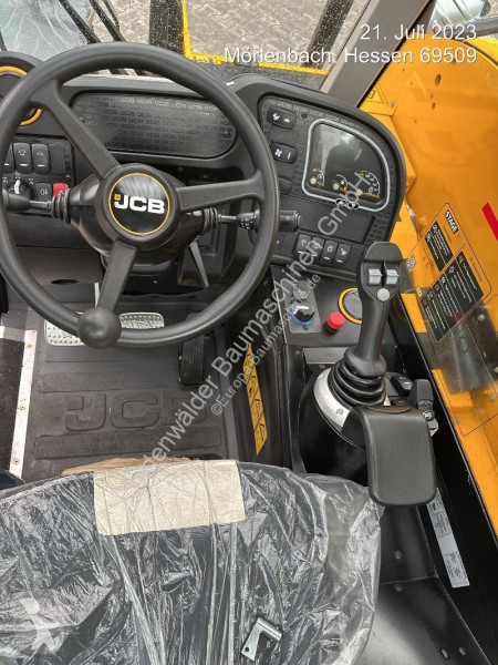 Vybavenie stavebného stroja JCB  525-60