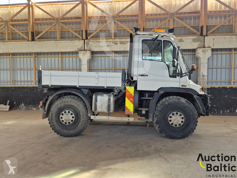 Vybavenie stavebného stroja  Unimog