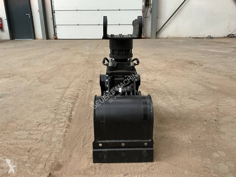 Vybavenie stavebného stroja  HG 100 T