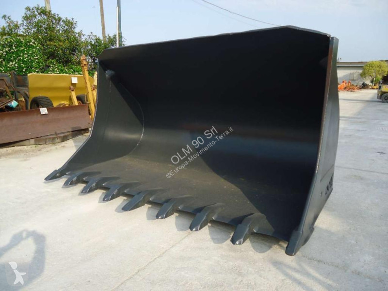 Équipements TP New Holland E270B