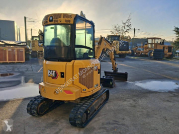تجهيزات الأشغال العمومية Caterpillar