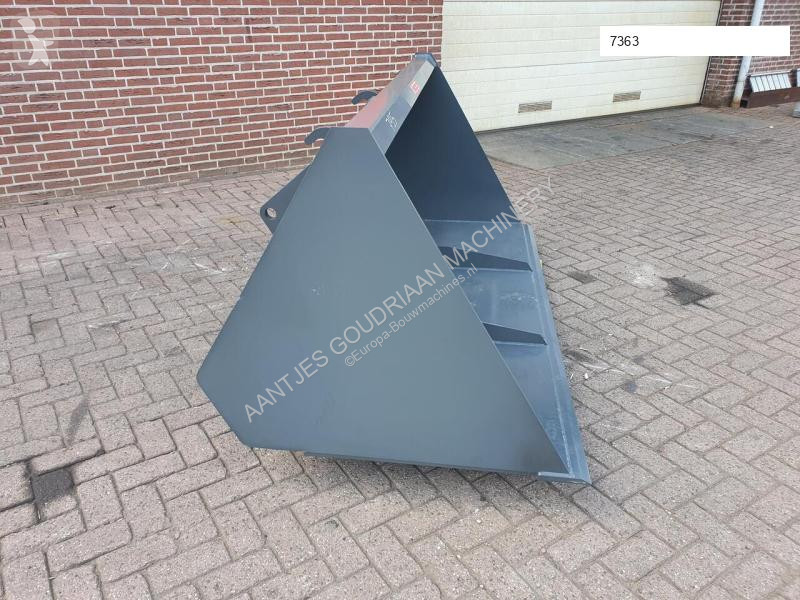 تجهيزات الأشغال العمومية AGM volumebak 925 liter