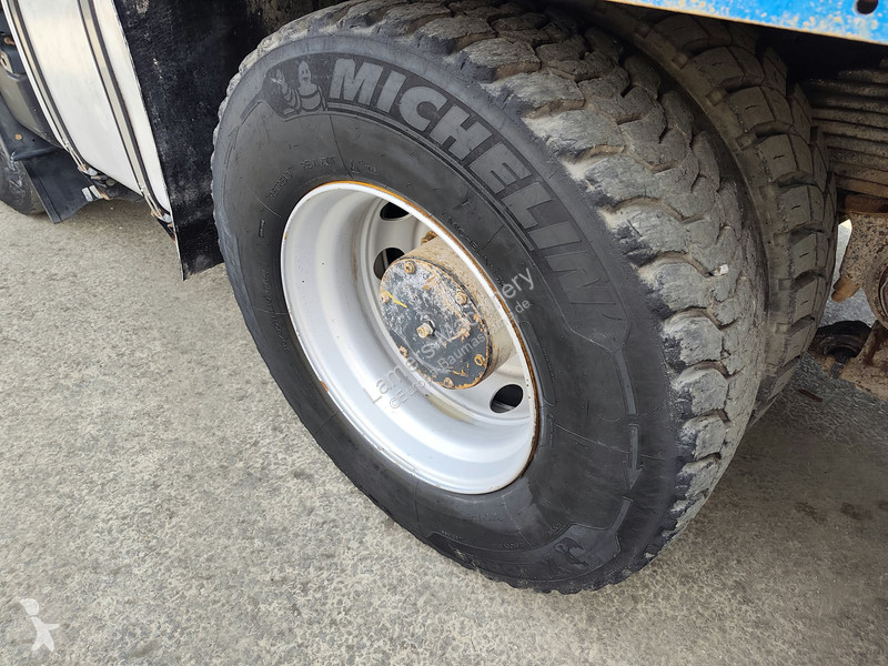 تجهيزات الأشغال العمومية Iveco AD410T 8x4 kipper .