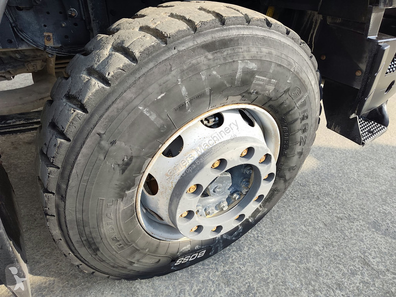تجهيزات الأشغال العمومية Iveco AD410T 8x4 kipper .