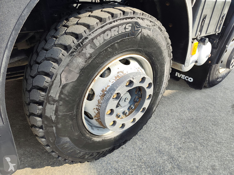 تجهيزات الأشغال العمومية Iveco AD410T 8x4 kipper .