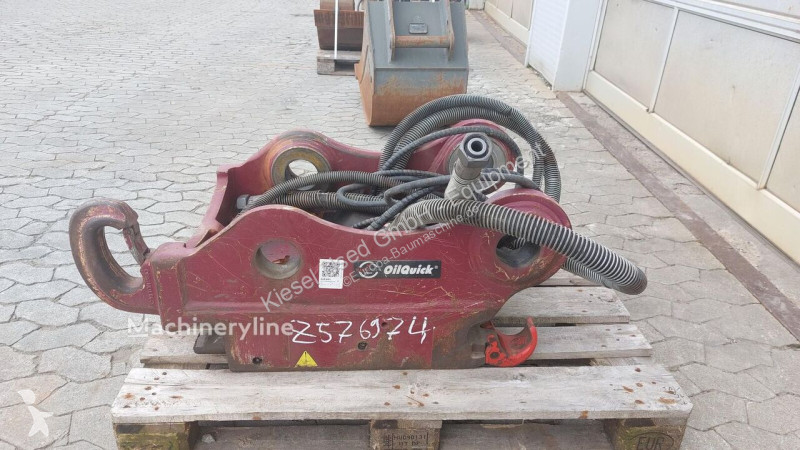 تجهيزات الأشغال العمومية Oilquick Attache...