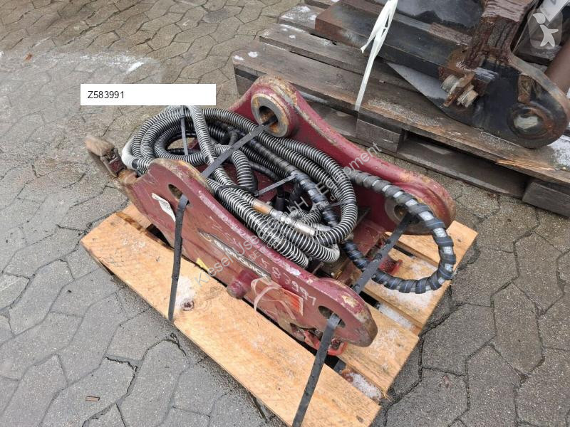 تجهيزات الأشغال العمومية Hitachi Attache rapide...