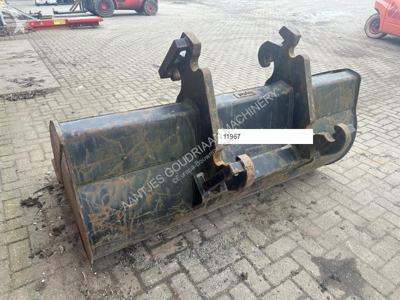 Aanbouwstukken voor bouwmachines  Slotenbak...