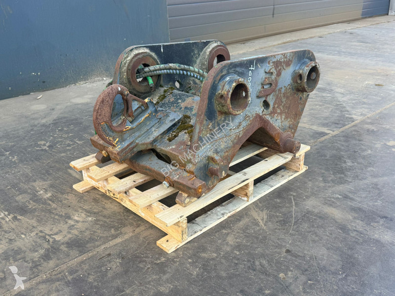 تجهيزات الأشغال العمومية  quick coupler CW30...
