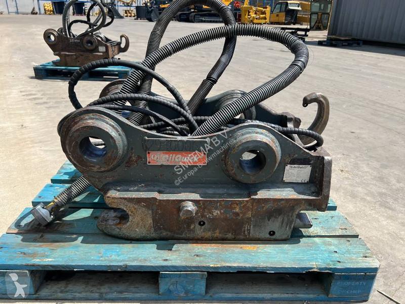 تجهيزات الأشغال العمومية Oilquick OQ70/55 - 323E