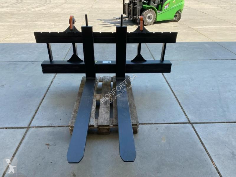 تجهيزات الأشغال العمومية   XL 8T 1.50m, 2m...