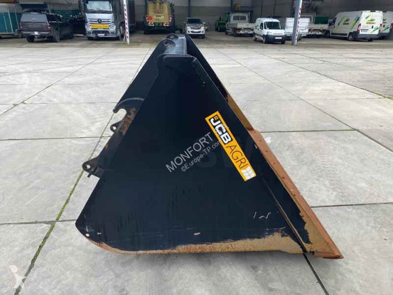 Équipements TP JCB  3200 litres 2.6 m Qfit