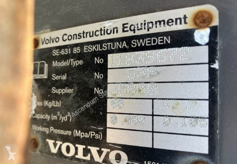 Stavební vybavení Volvo mit Zähne - Festanbau