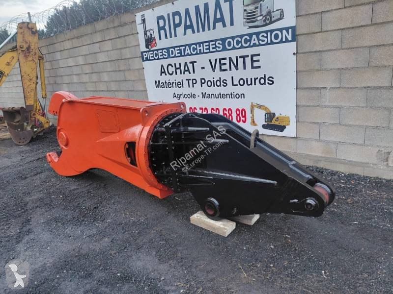 تجهيزات الأشغال العمومية Caterpillar
