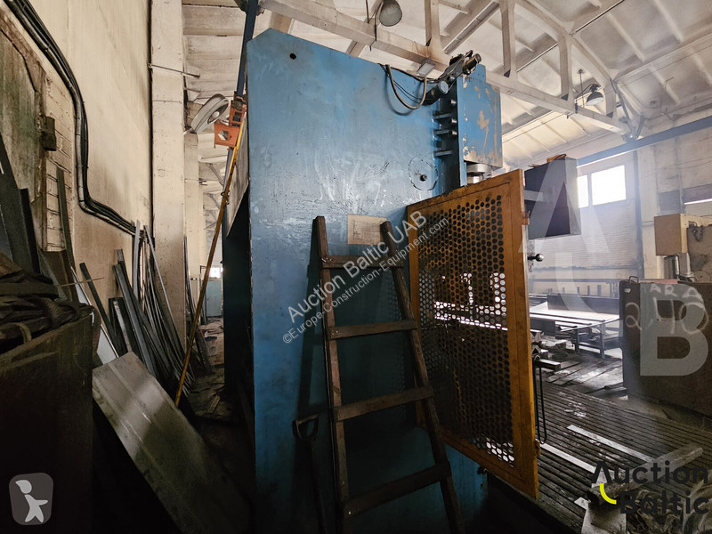 Vybavenie stavebného stroja  bending machine