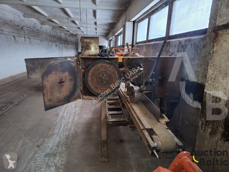 Vybavenie stavebného stroja  cutting machine