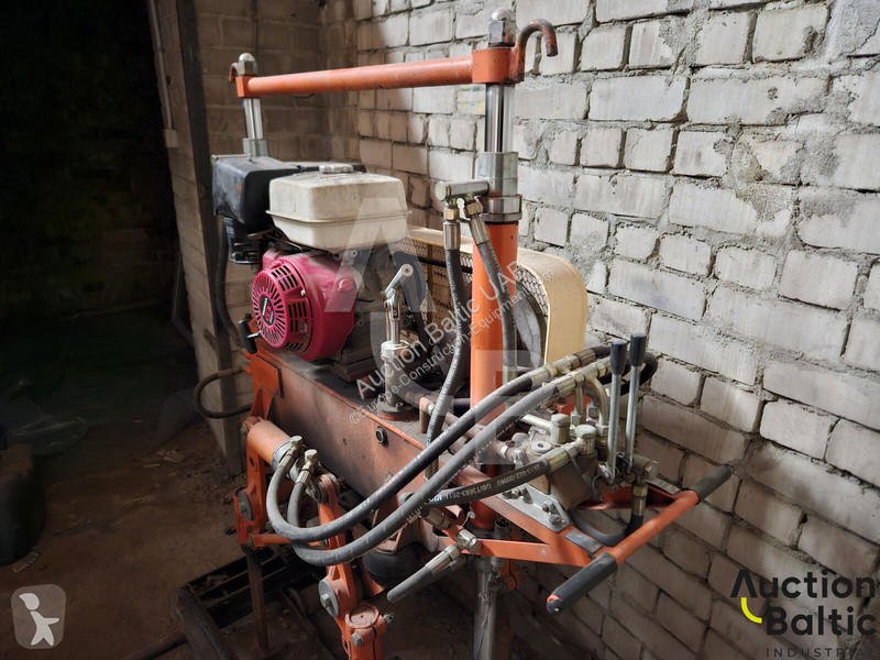 Vybavenie stavebného stroja  tamping machine