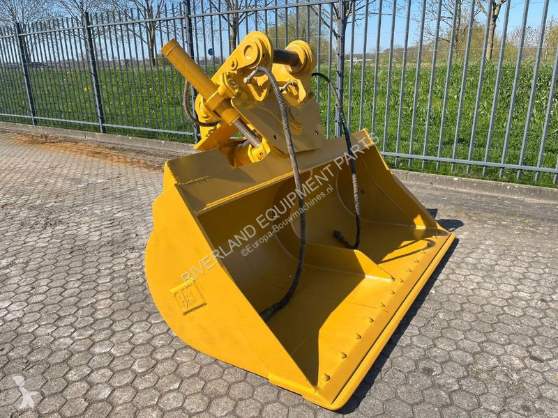 Vybavenie stavebného stroja Caterpillar 320...