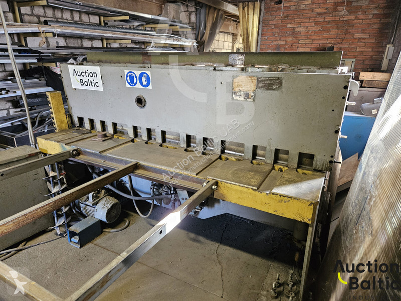 Vybavenie stavebného stroja  metal cutting machine