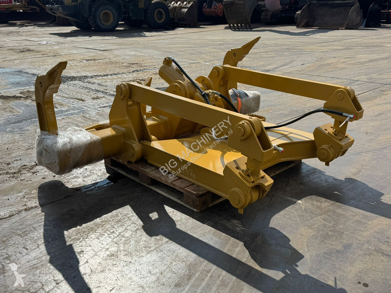 تجهيزات الأشغال العمومية Caterpillar D6N D6M...