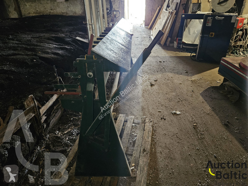 Équipements TP  metal cutting machine