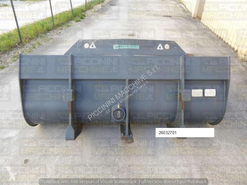 Vybavenie stavebného stroja Merlo A0844
