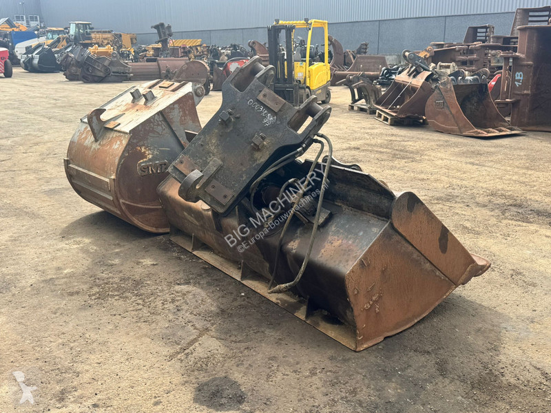 Vybavenie stavebného stroja  bucket