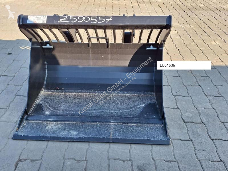 تجهيزات الأشغال العمومية Giant