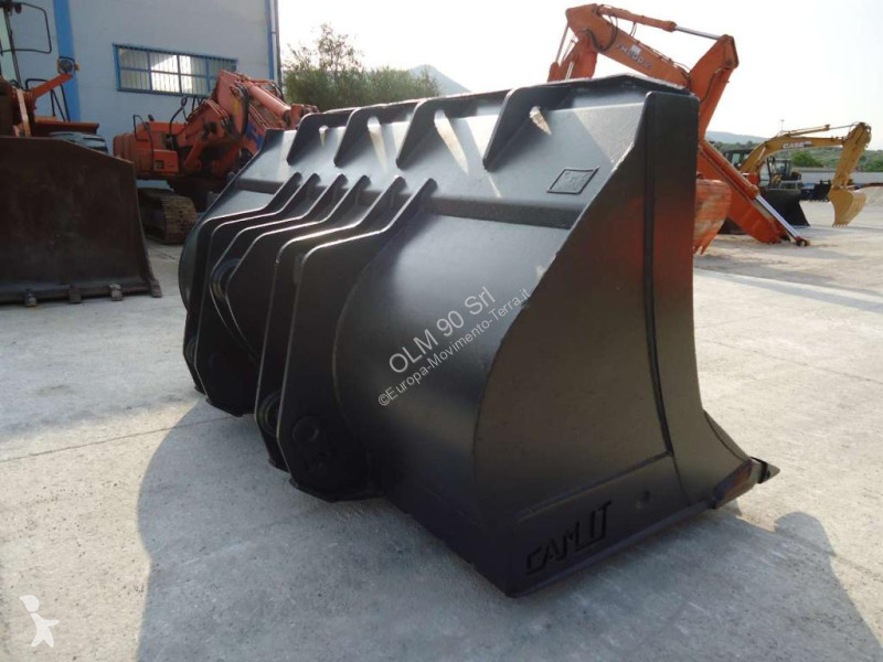 Équipements TP New Holland E270B