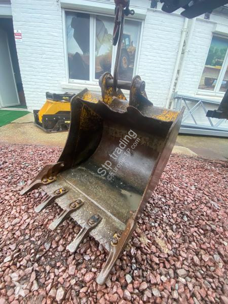 Attrezzature per macchine movimento terra JCB...