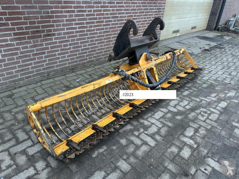 تجهيزات الأشغال العمومية  Maaikorf LMZ 3000