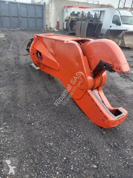 تجهيزات الأشغال العمومية Caterpillar