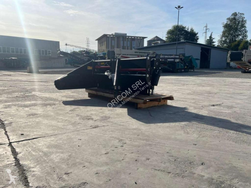 تجهيزات الأشغال العمومية Simex ST200