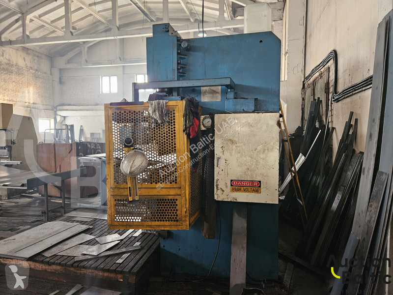 Vybavenie stavebného stroja  bending machine
