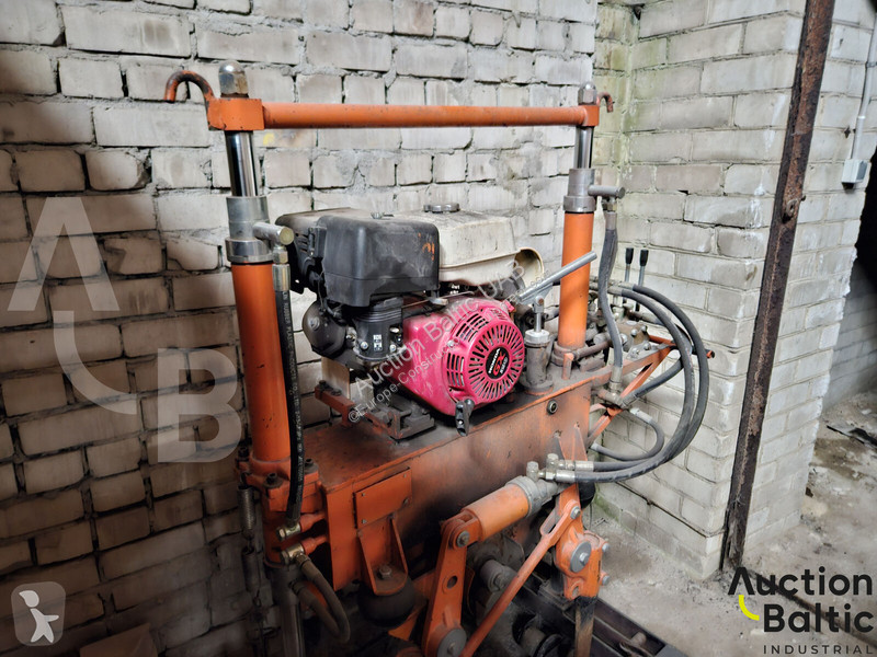 Vybavenie stavebného stroja  tamping machine