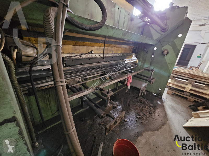 Vybavenie stavebného stroja  bending machine