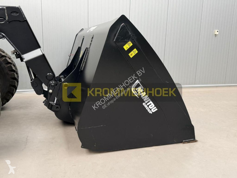 تجهيزات الأشغال العمومية Manitou CBA 4500
