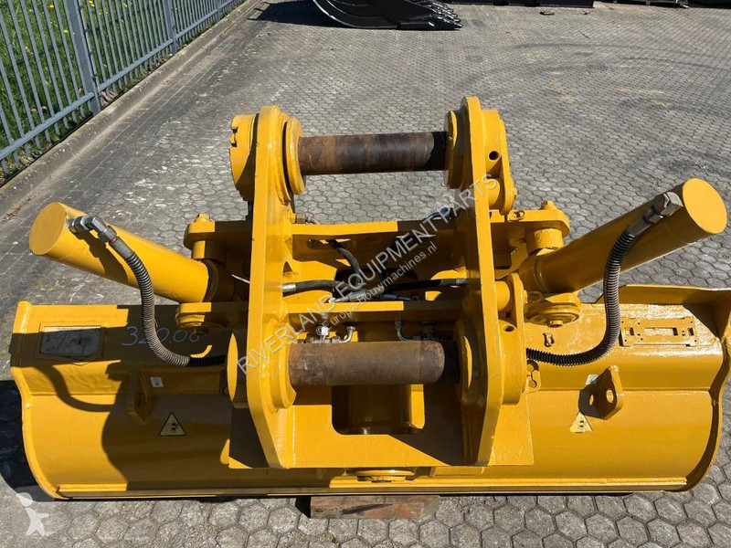 Vybavenie stavebného stroja Caterpillar 320...