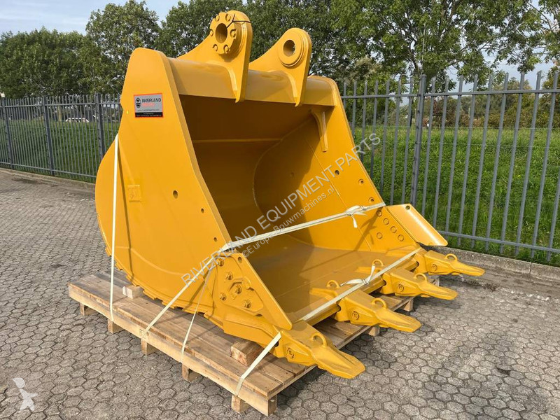 Vybavenie stavebného stroja Caterpillar 395...