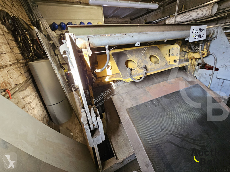 Vybavenie stavebného stroja  metal cutting machine