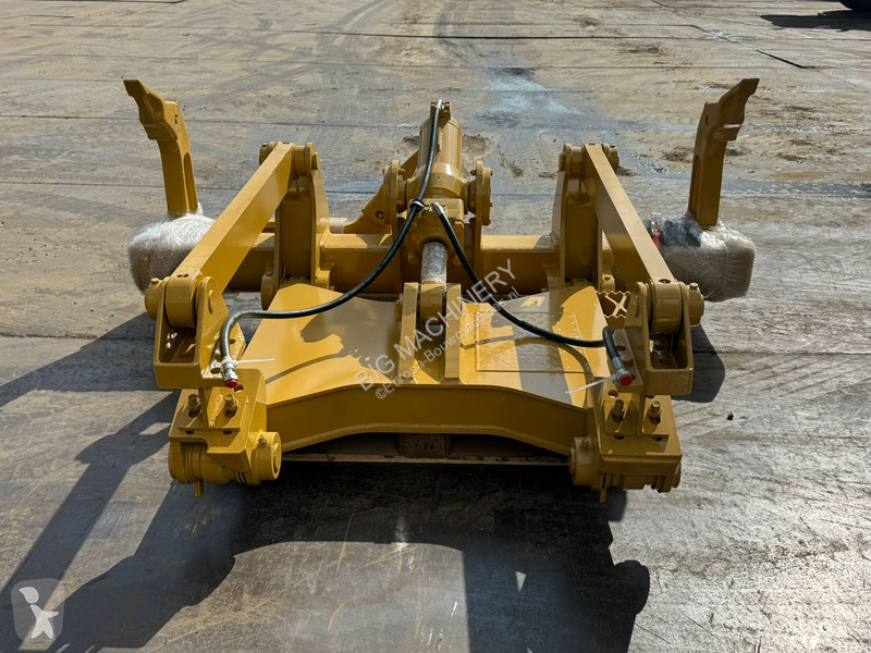 تجهيزات الأشغال العمومية Caterpillar D6N D6M...