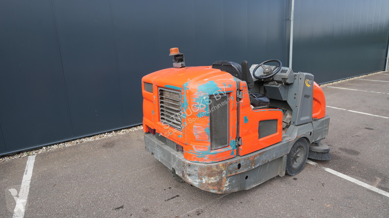 Vybavenie stavebného stroja Tennant S30 SWEEPER
